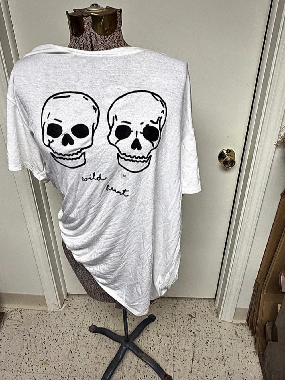 Express One Eleven Wild Heart Skull Tee White & Black XL